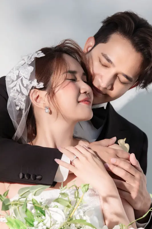 Kia Yuong and Shantanu in a close embrace